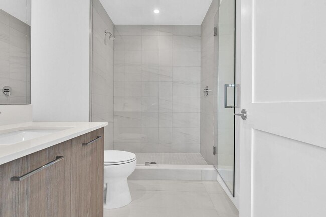 Building Photo - Stunning High-Rise Condo with Ocean Views | Prime Beach Location