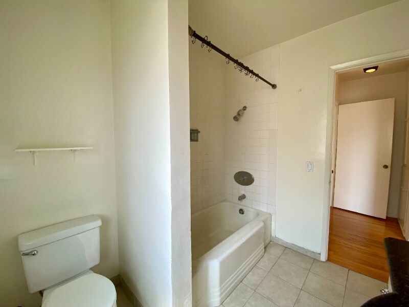 Building Photo - 947 12th St