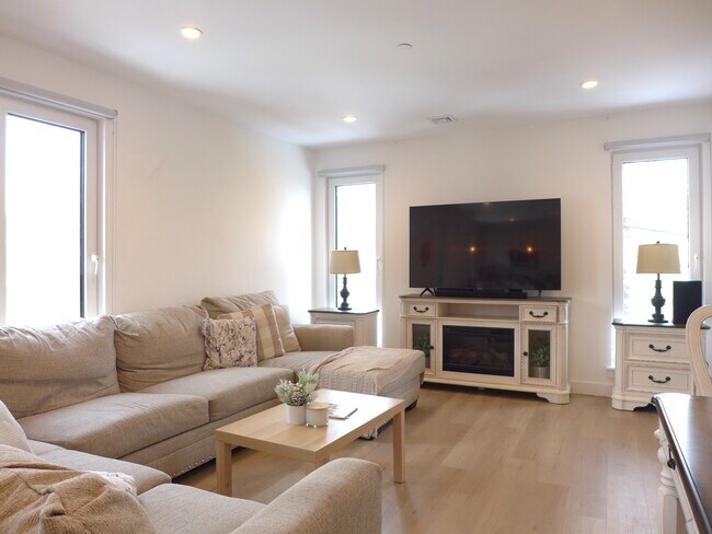 Building Photo - 2846 Washington St