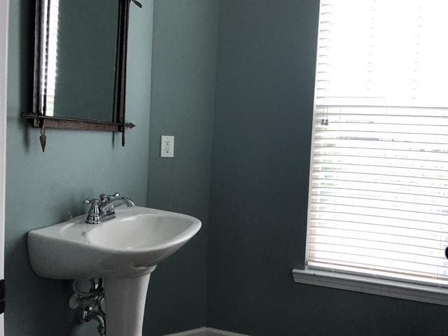 Building Photo - 1800 Oak Brook Ln NW