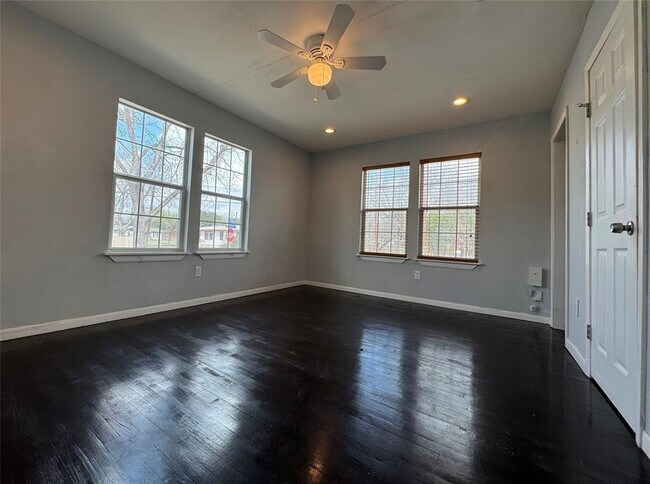 Building Photo - 1402 Mardell St