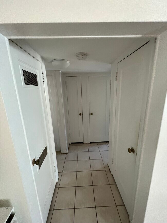 Building Photo - 40 Lynwood Dr