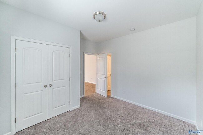 Building Photo - 15036 Lakeside Trail SW