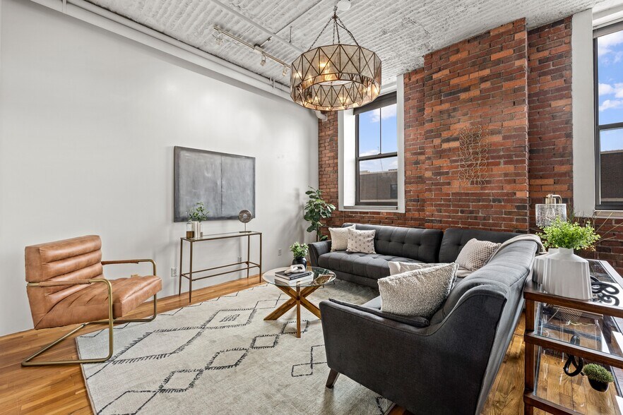 Building Photo - 2261 Blake St