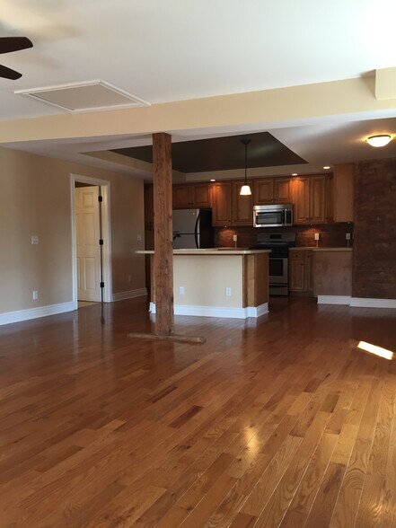 Building Photo - 23 S Main St Apt 5