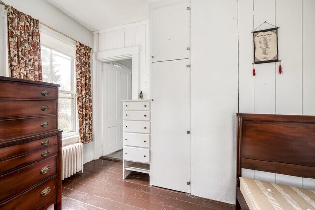 Building Photo - 110 Exeter Rd