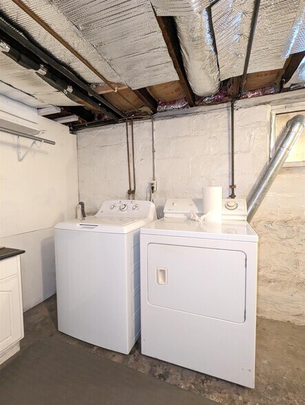 Building Photo - 108 W Quincy St