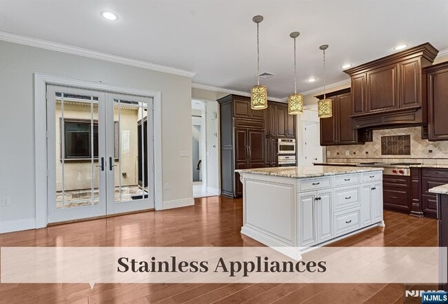 Building Photo - 230 Hillcrest Rd