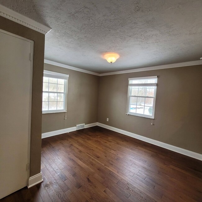 Building Photo - Upper St. Clair 4 Bedroom Home - In ground...