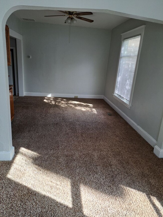 Building Photo - Laurel 3 bedroom home