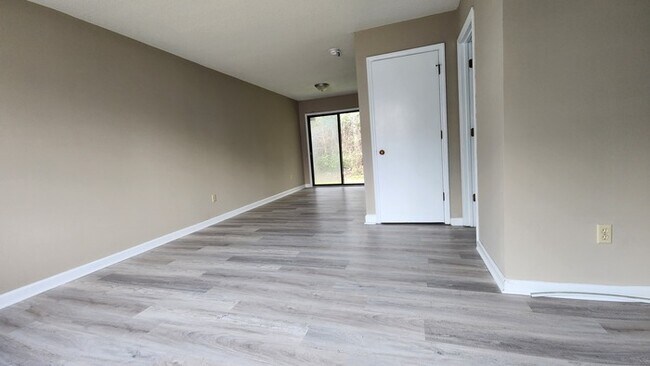 Primary Photo - Renovated townhome in Linden Square.