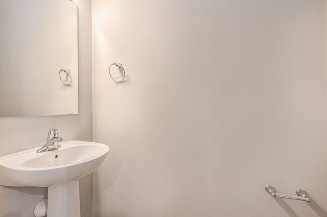 Building Photo - 3517 E Sedge Wren Dr