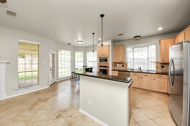 Building Photo - 4418 Ringrose Dr