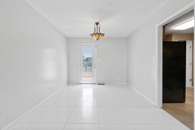 Building Photo - 1435 Amy Ave