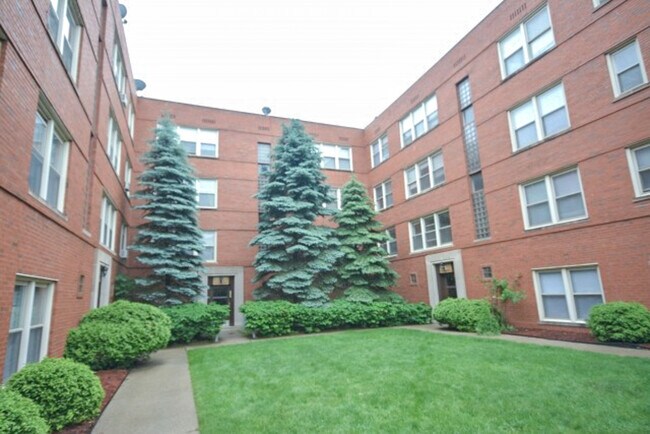 Primary Photo - 2417 W Farragut-3A