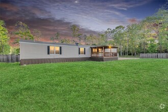 Building Photo - 101 Maple Ln