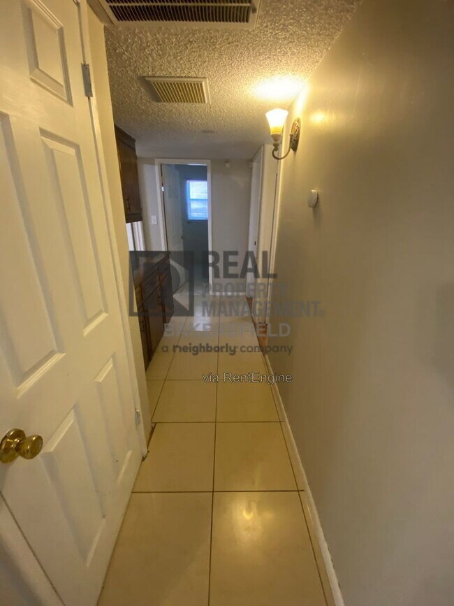 Building Photo - 7708 Okanagan Ct