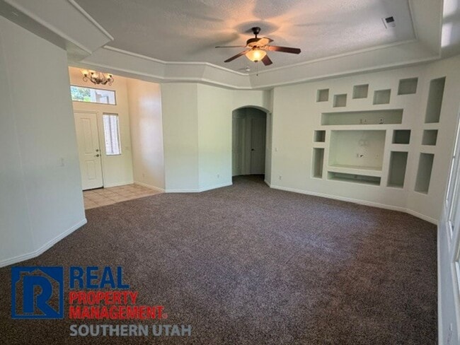 Building Photo - Paradise Canyon Home