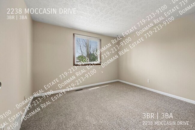 Building Photo - 2238 Moccassin Dr