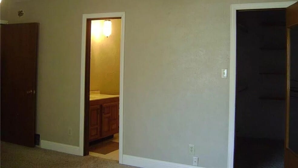 Building Photo - 3725 Walnut Dr