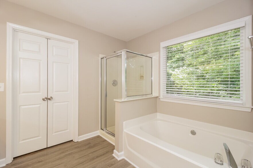 Building Photo - 2969 Kaley Dr NW