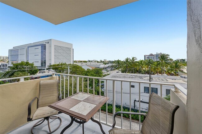 Building Photo - 1050 SE 15th St