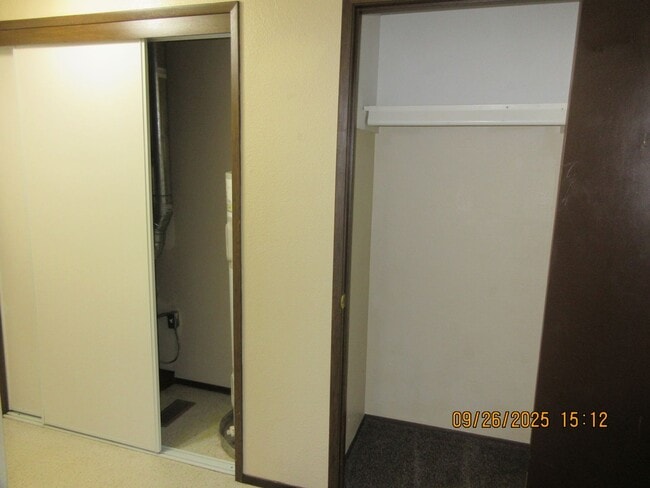 Building Photo - Spacious and very clean