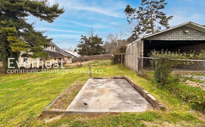 Building Photo - 1125 Highland Dr