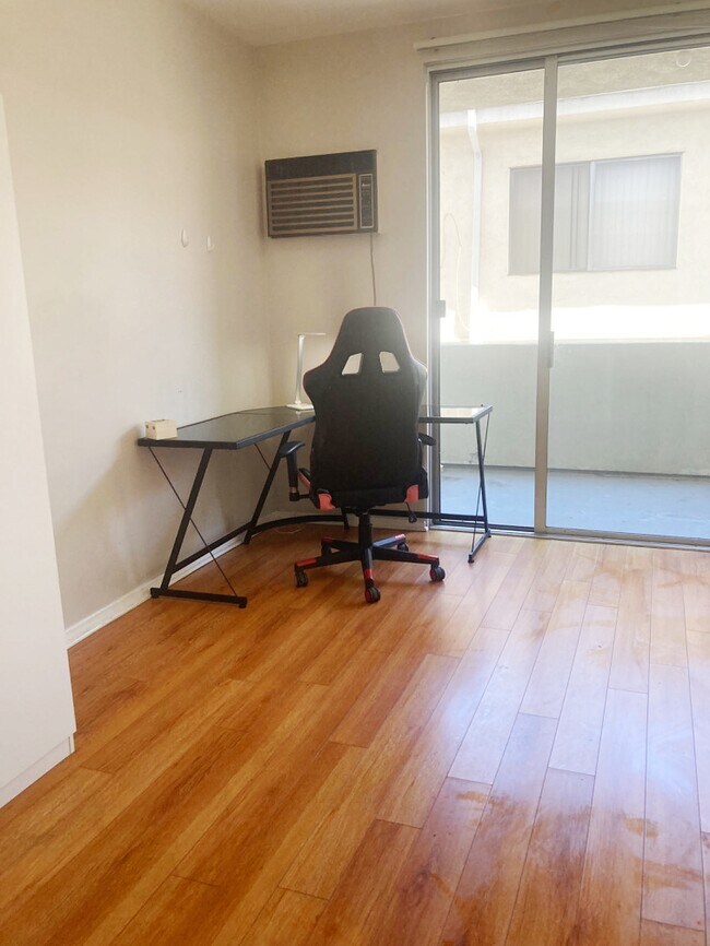 Building Photo - 1424 Amherst Ave