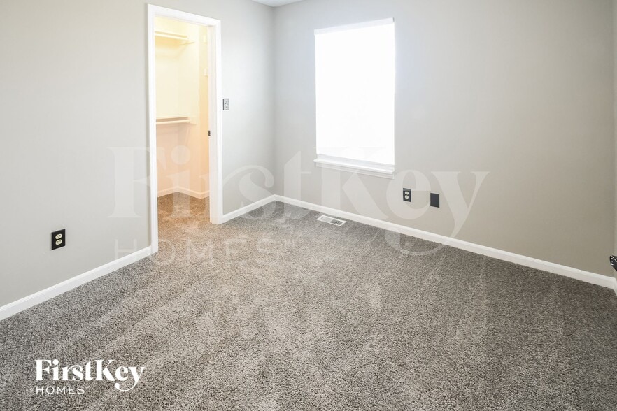 Building Photo - 443 N Odell St