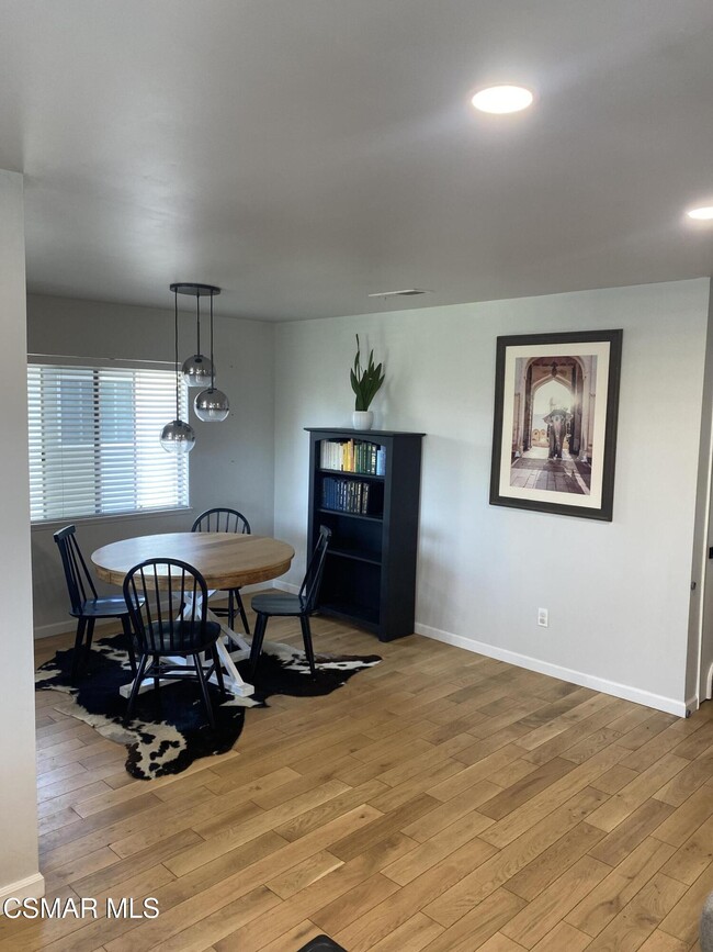 Building Photo - 2703 W Meadowwood