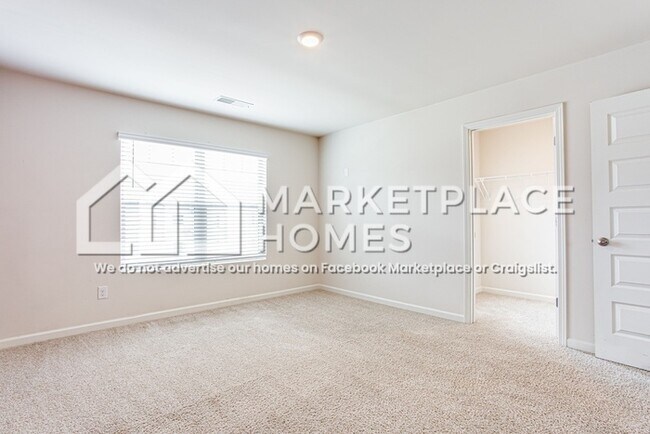 Building Photo - 484 Emporia Loop