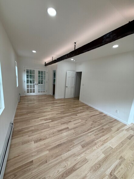 Masters with 2 walk in closets and a bathroom - 62 Belfield Dr