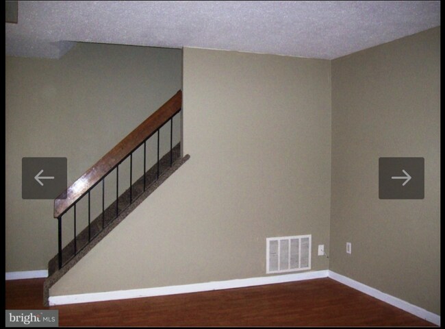 Building Photo - 20 Glenwood Dr