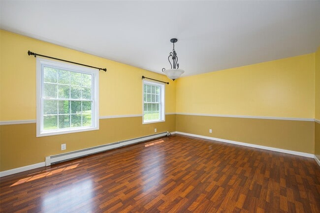 Building Photo - 37 Pine Ln
