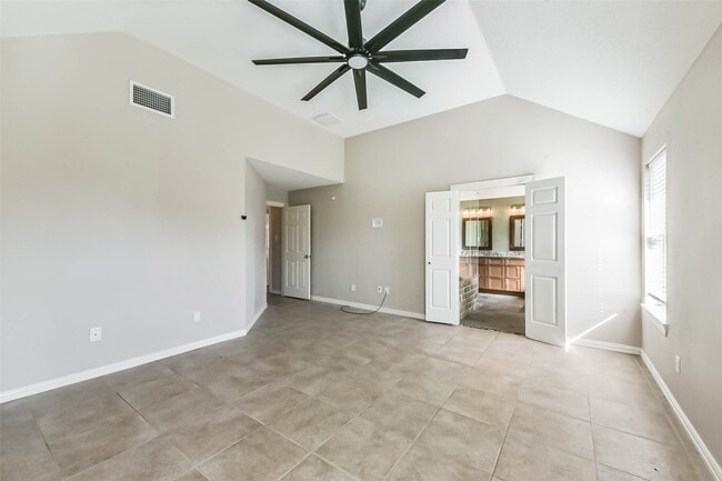 Building Photo - 2533 Potomac Dr