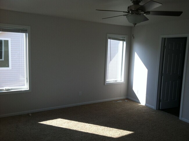 Building Photo - 3 Bed 3 Bath Single Family Home