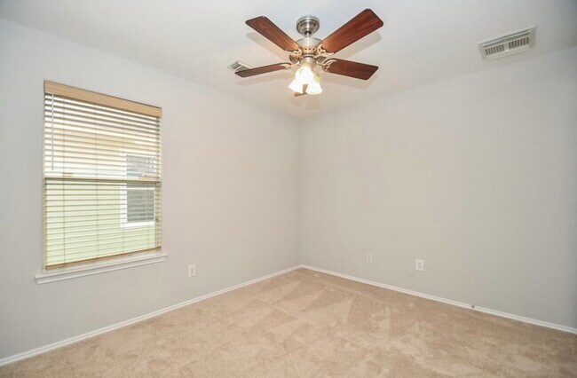 Building Photo - 24542 Lakecrest Village Dr