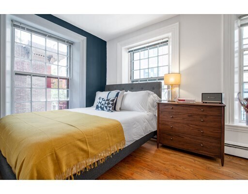 Building Photo - 20 Joy St