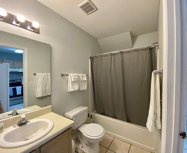 Building Photo - 786 Timberwood Cir E