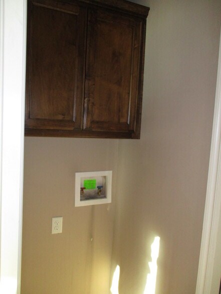 Building Photo - 2316 Golden Ln