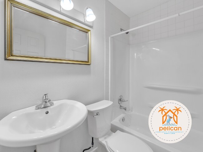 Building Photo - Rental Home in Desirable Navy Point Area