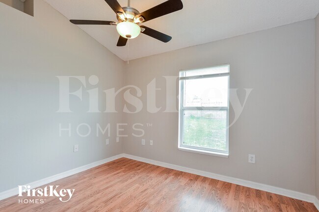 Building Photo - 3075 Blaine Cir