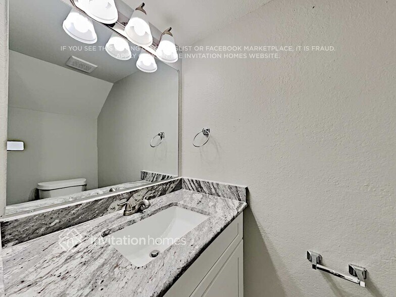 Building Photo - 649 Lake Bluff Dr