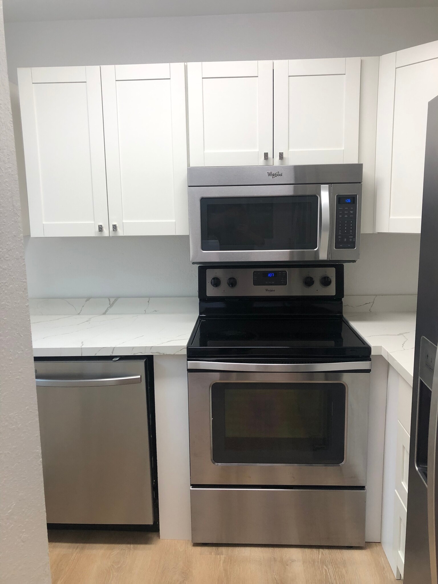 Stainless steel appliances, new Quartz countertops - 1649 Waikahalulu Ln