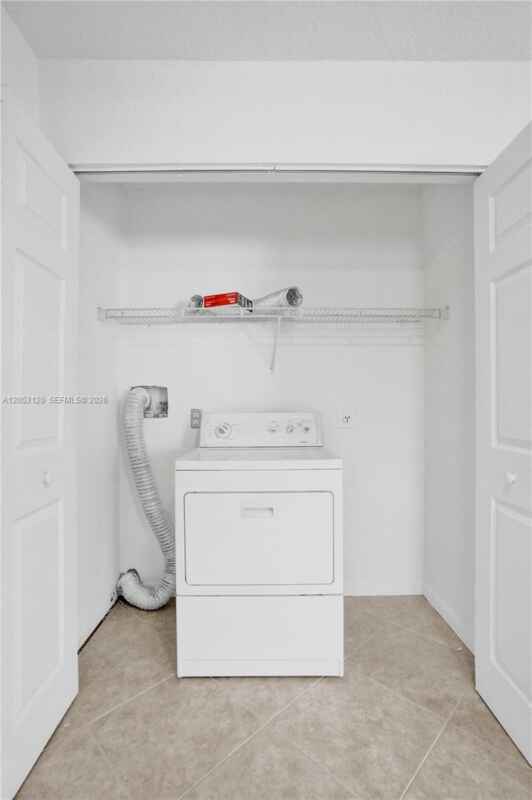 Building Photo - 2120-2122 Thomas St # 2122 HOLLYWOOD, FL 33020