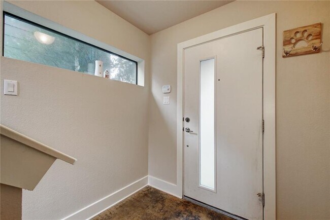 Building Photo - 1504 Lorraine Loop