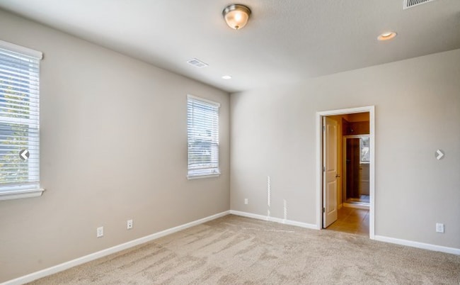 Building Photo - LOVELY 4-BEDROOM TOWNHOUSE IN WALKABLE SW LONGMONT NEIGHBORHOOD