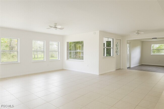 Building Photo - 4123 SE 3rd Ave