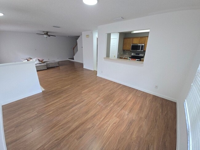Building Photo - 3/3 Townhome In Valrico